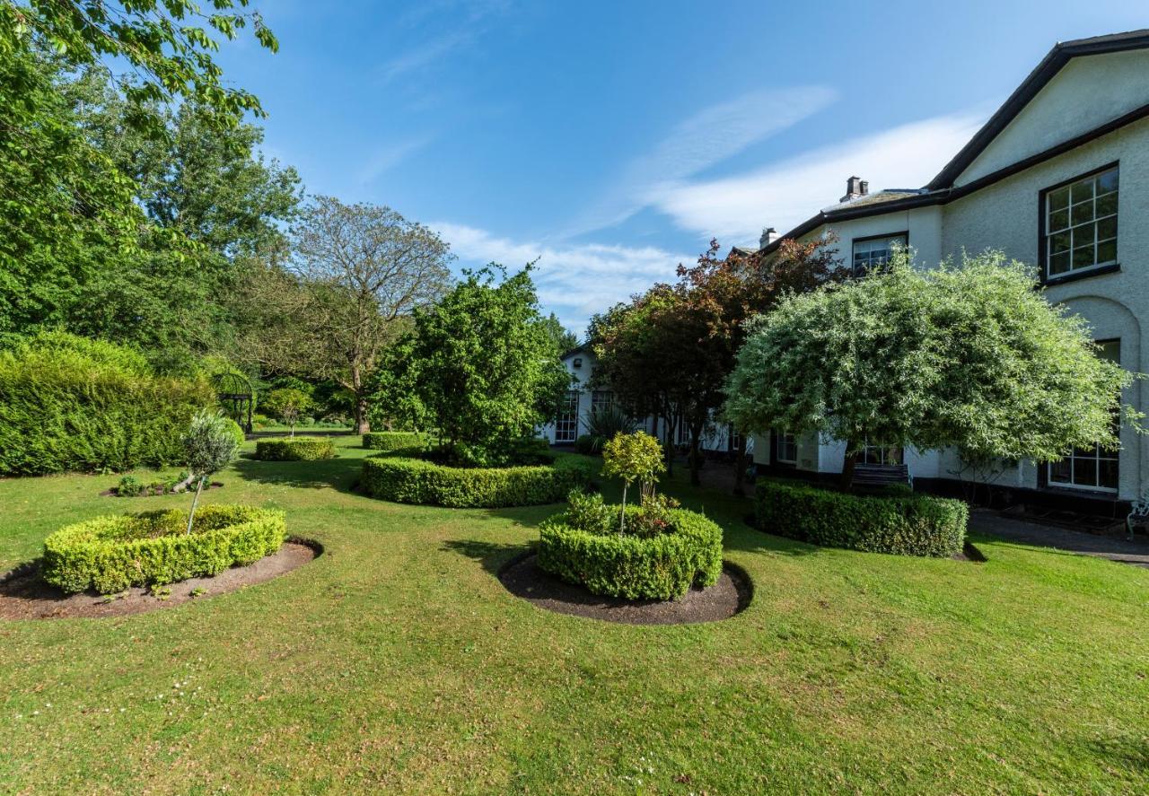 Statham Lodge Hotel Warrington Esterno foto