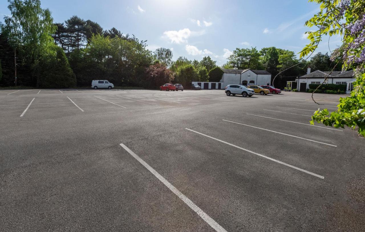 Statham Lodge Hotel Warrington Esterno foto
