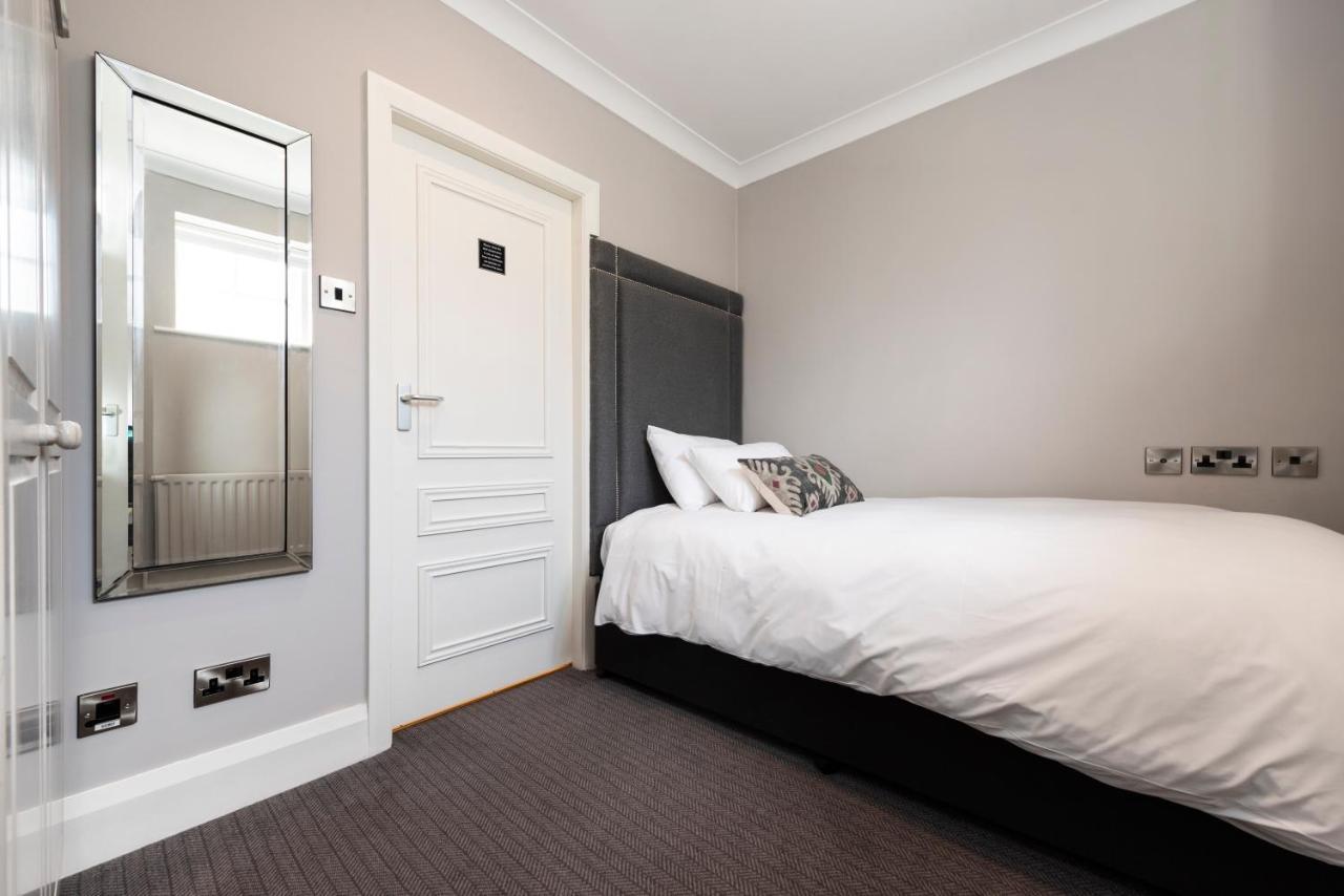 Statham Lodge Hotel Warrington Esterno foto