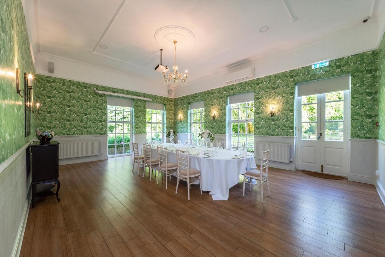 Statham Lodge Hotel Warrington Esterno foto