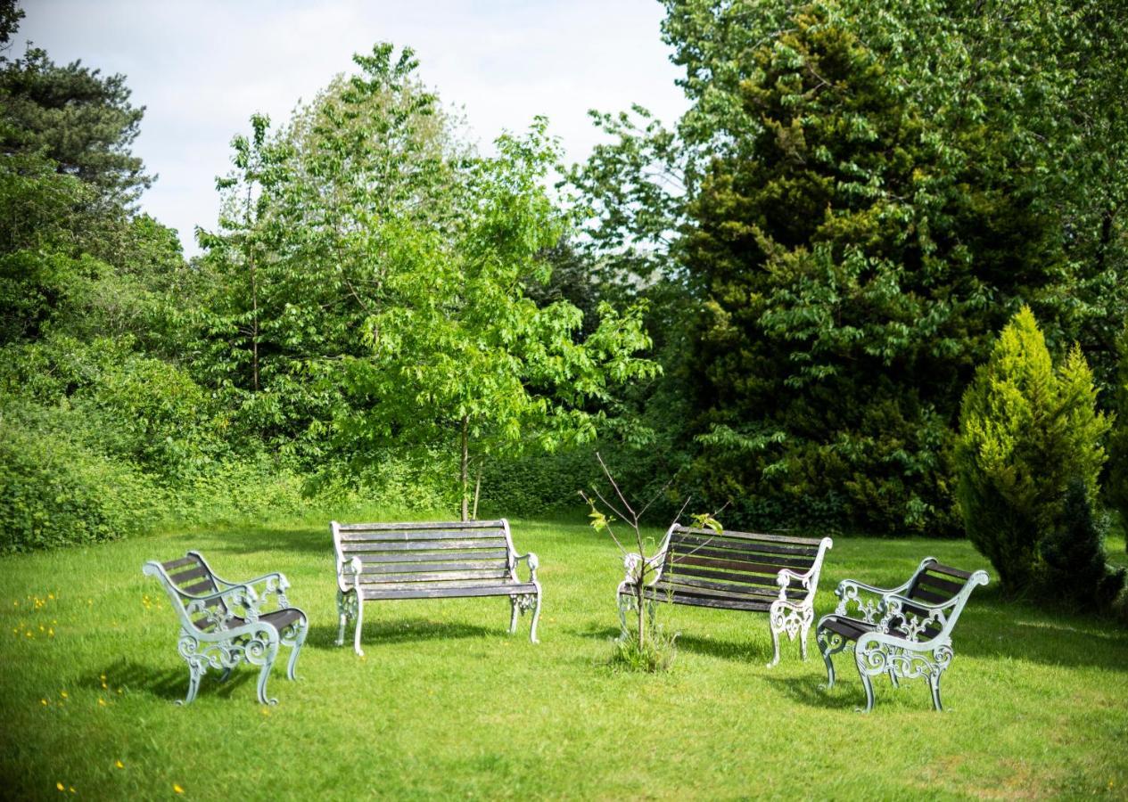 Statham Lodge Hotel Warrington Esterno foto
